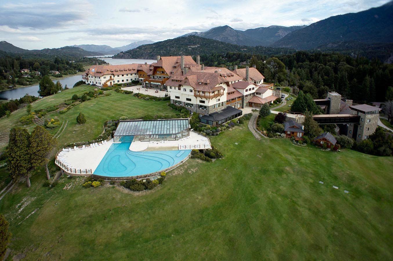 The Llao Llao hotel and its heated in-out infinity edge swimming-pool