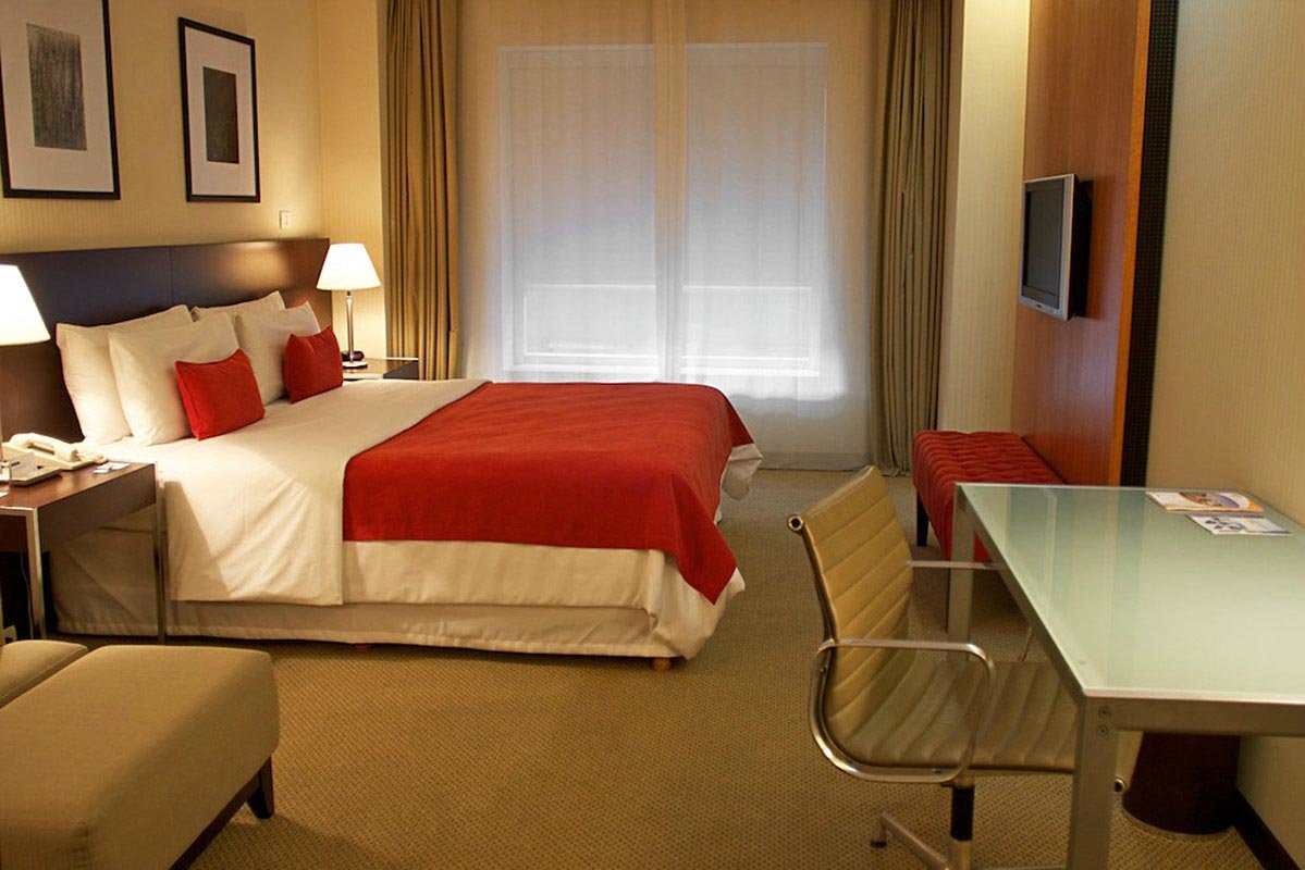 Double room with queen size bed