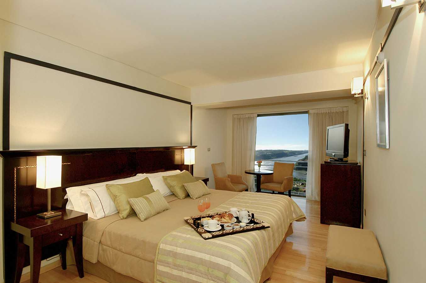 Standard category room with river view (with king size bed)