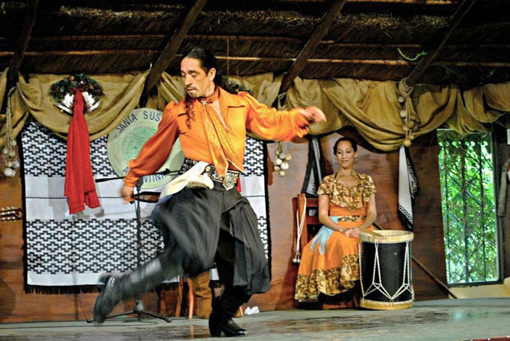 Enjoy a traditional folklore show while at the estancia