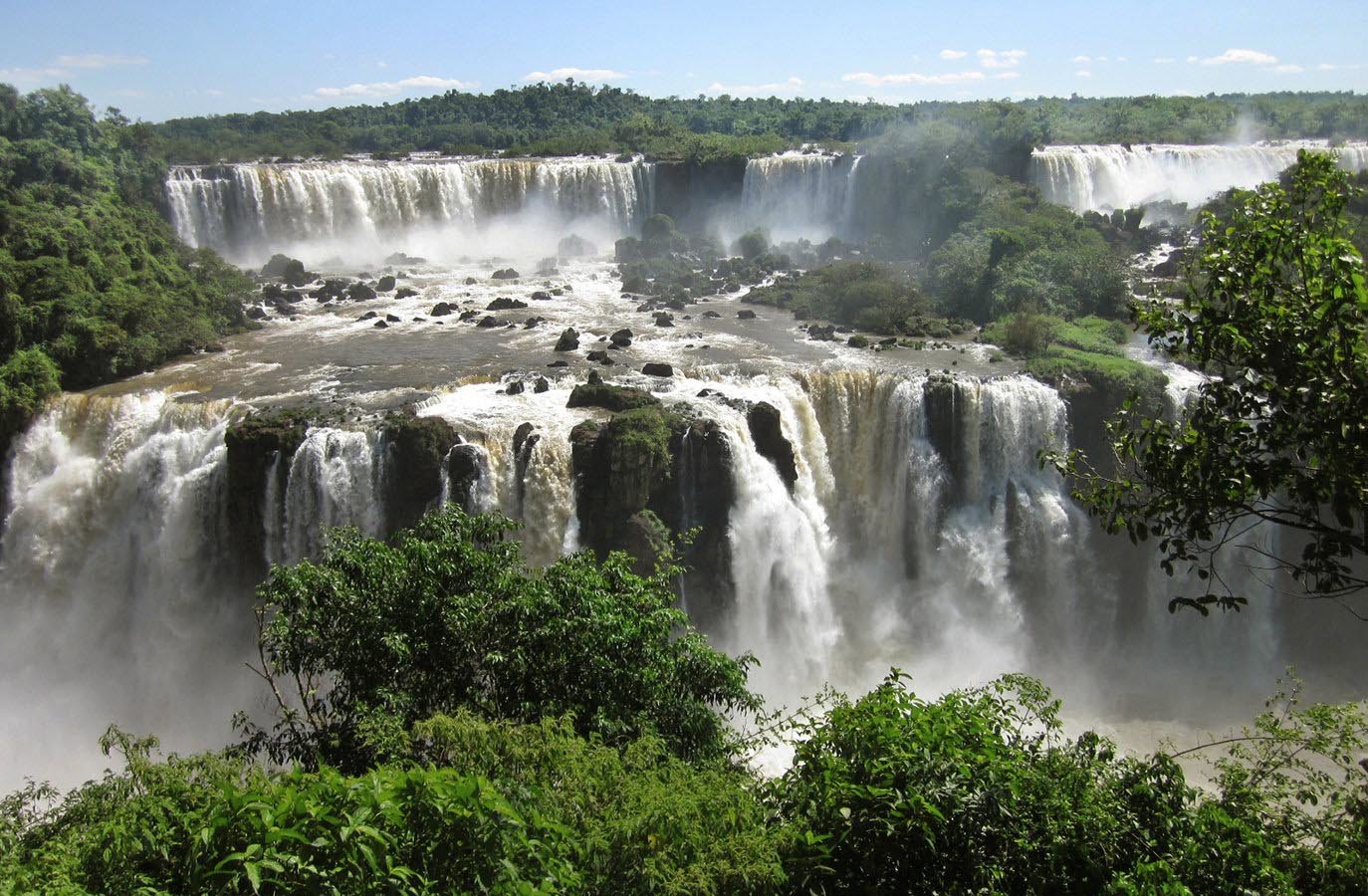 This tour boasts different and complementary views from what the Argentine side offers