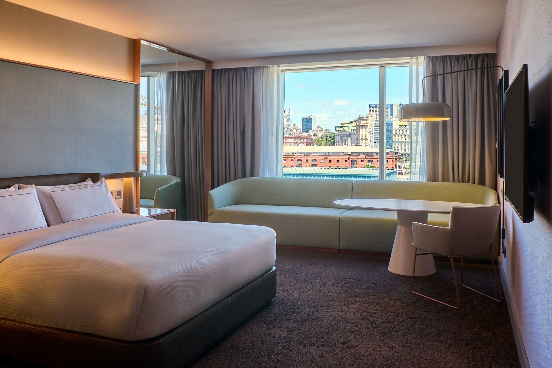 Deluxe · king bed