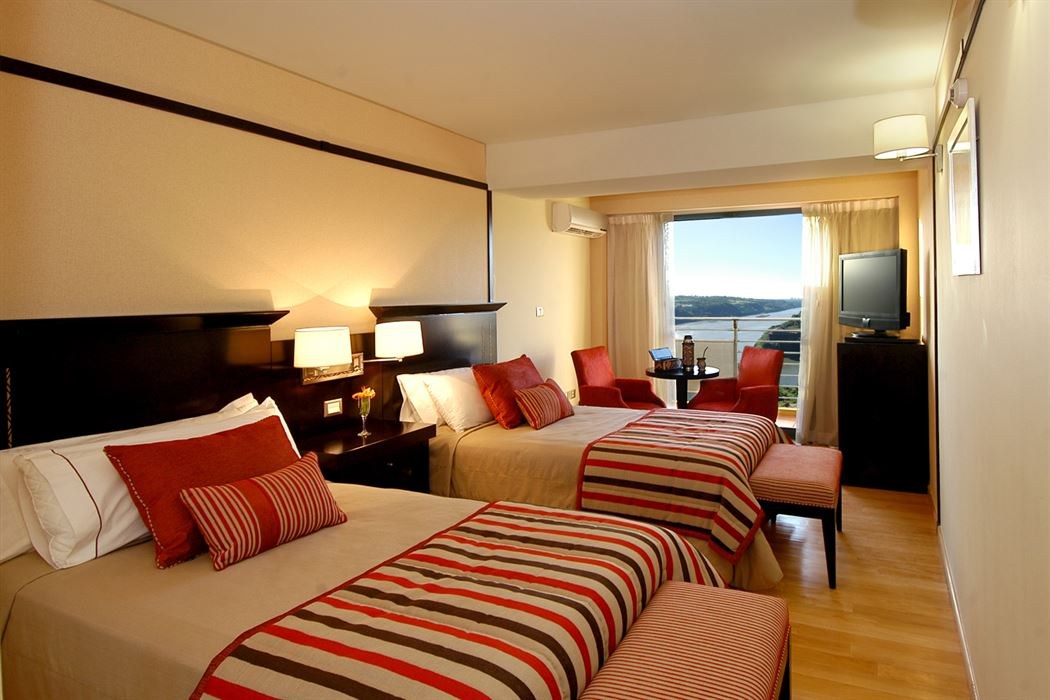 Standard River View room with twin beds