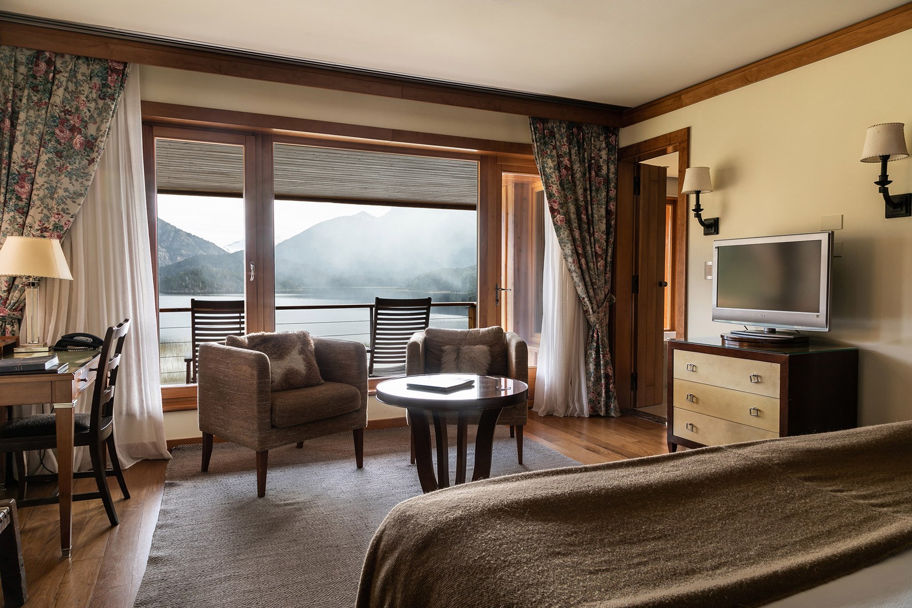 The lake outlook from a Moreno Deluxe Studio